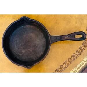 Universal Housewares 6.5 Inch Cast Iron Skillet Seasoned #181 Double Pour Indent